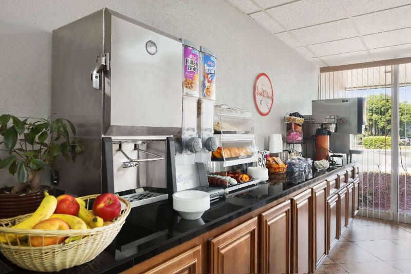 فندق Howard Johnson By Wyndham Winter Haven Fl