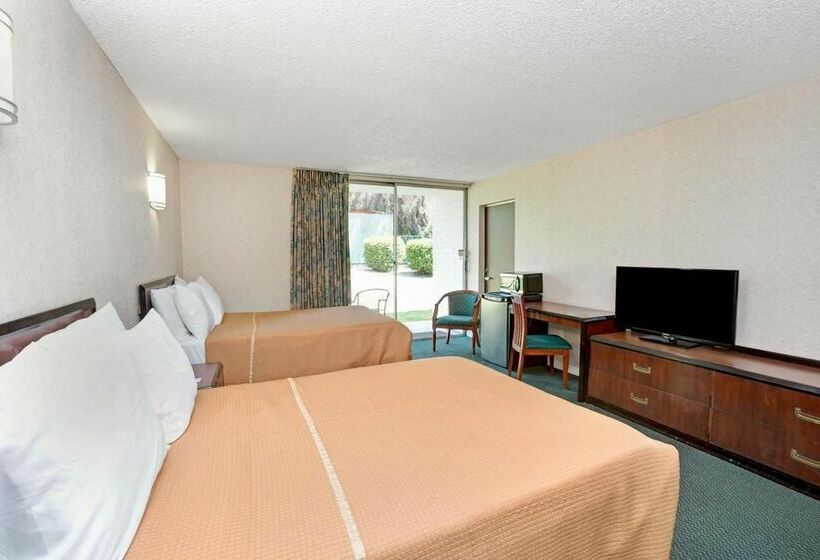 فندق Knights Inn Claremont