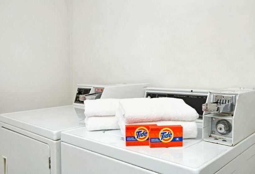 فندق Knights Inn Claremont