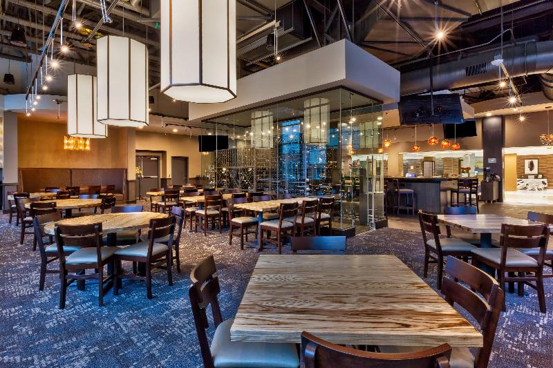 هتل Indigo Rochester Mayo Clinic Area