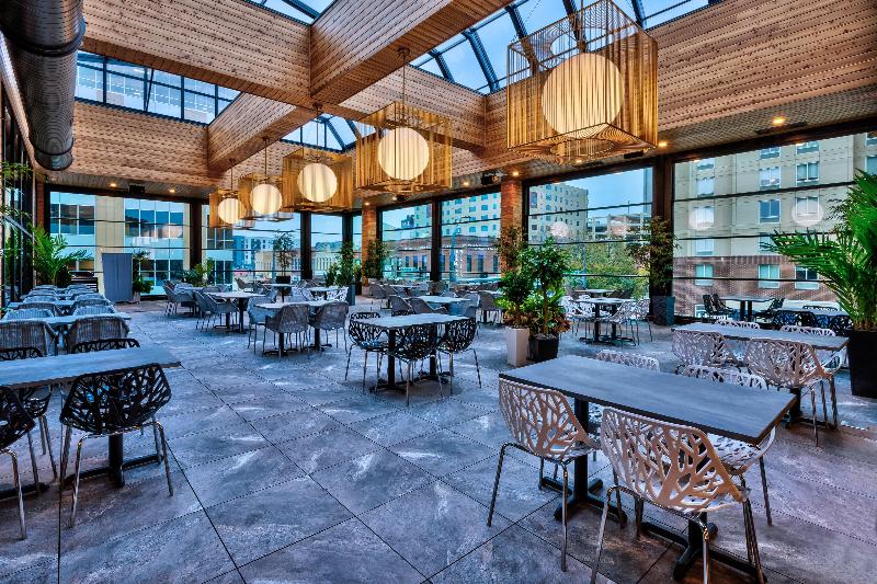 هتل Indigo Rochester Mayo Clinic Area