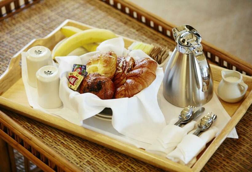 Отель Casa Loma Beach