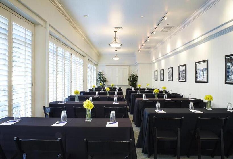 Отель Casa Loma Beach