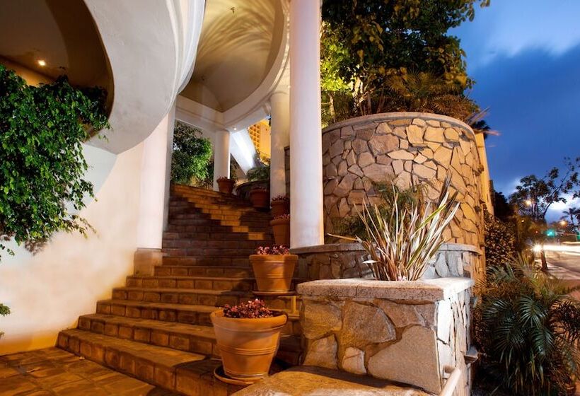 Отель Casa Loma Beach