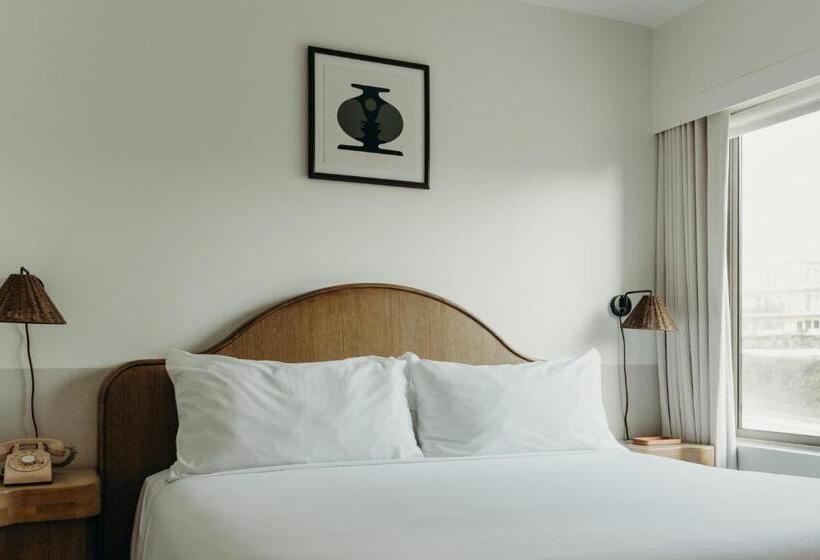 Отель Casa Loma Beach