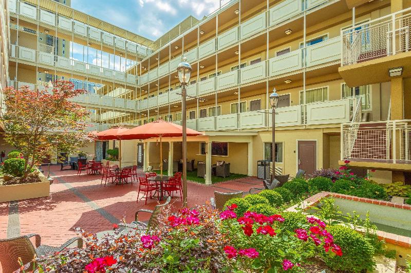 Inn At The Peachtrees, Ascend Hotel Collection