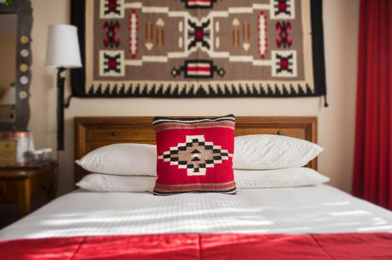 Отель Inn Of The Governors