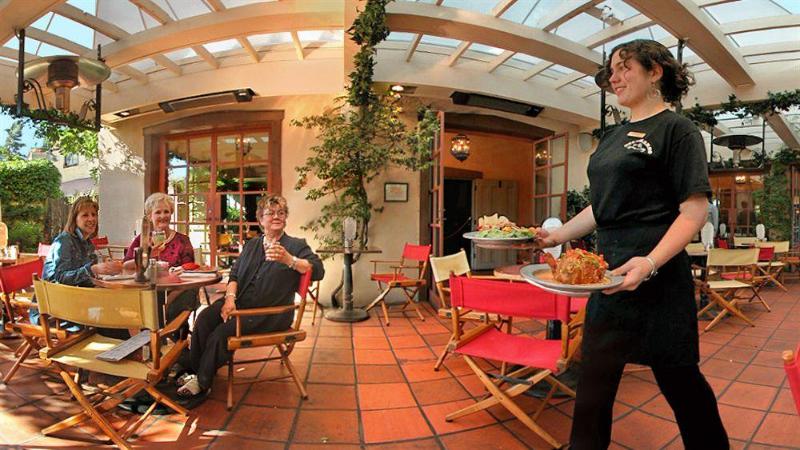 Отель Inn Of The Governors