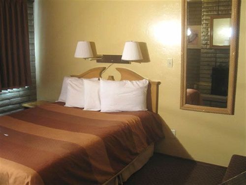 فندق Ironhorse Inn & Conference Center