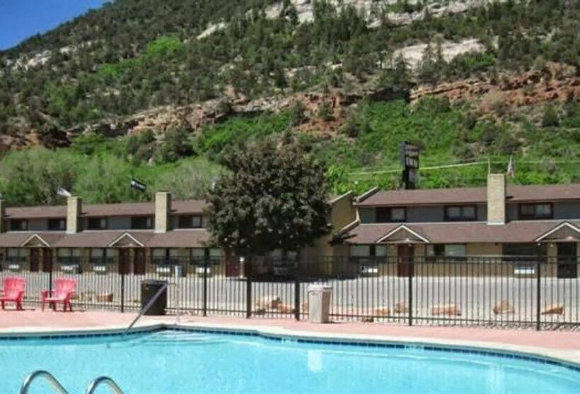 فندق Ironhorse Inn & Conference Center