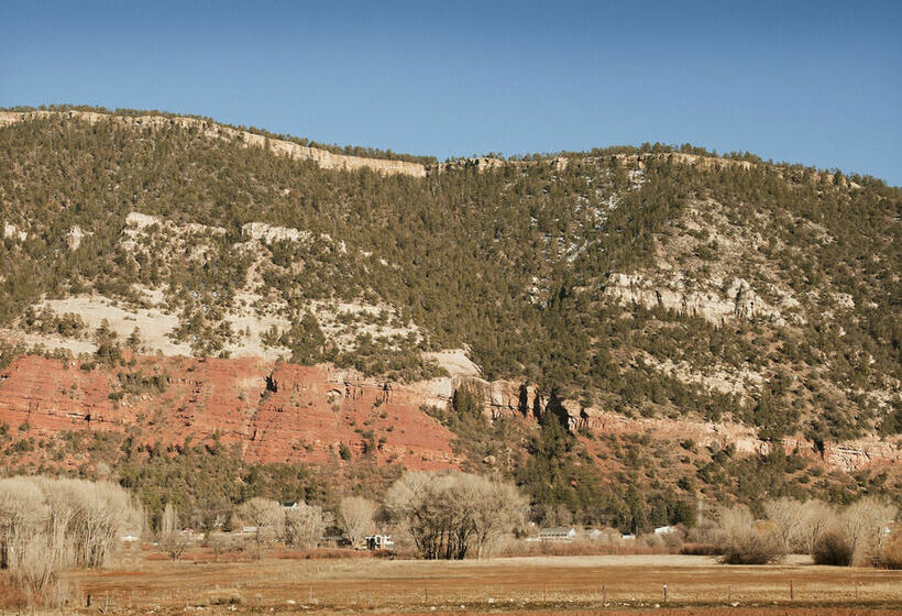 فندق Ironhorse Inn & Conference Center