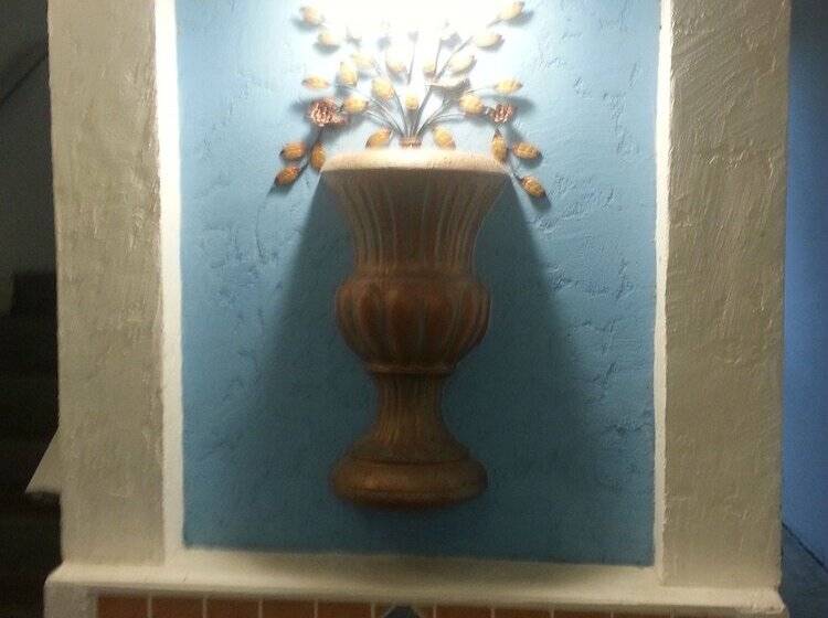 فندق Island House