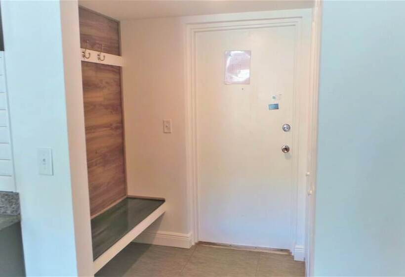 فندق Island House