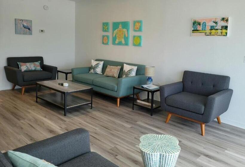 호텔 Island Inn Beach Resort