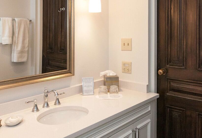 בית מלון כפרי John Rutledge House Inn