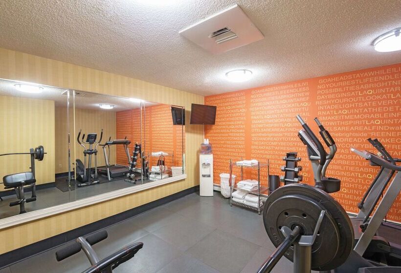 فندق La Quinta Inn By Wyndham Buffalo Airport