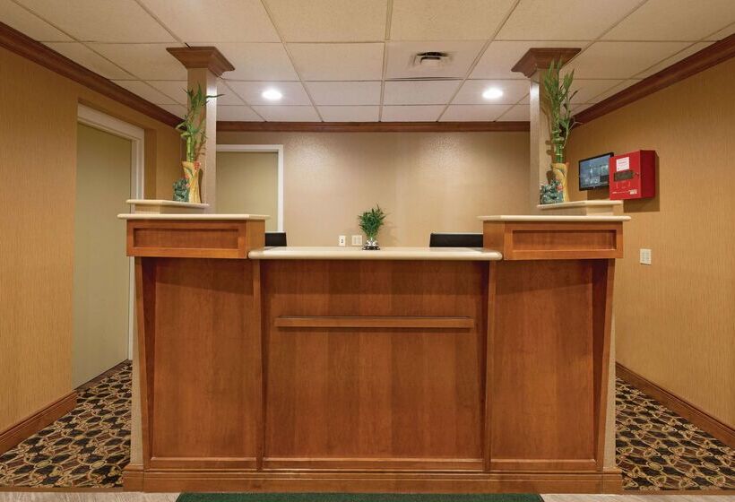 فندق La Quinta Inn By Wyndham Buffalo Airport