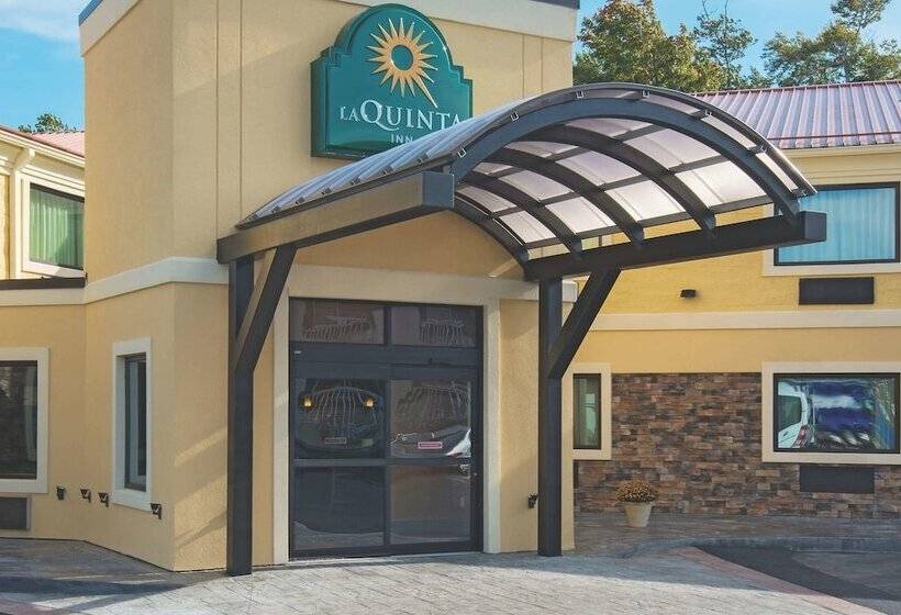 فندق La Quinta Inn By Wyndham Buffalo Airport