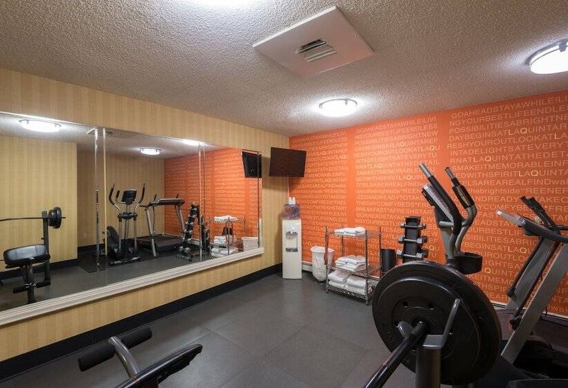 فندق La Quinta Inn By Wyndham Buffalo Airport