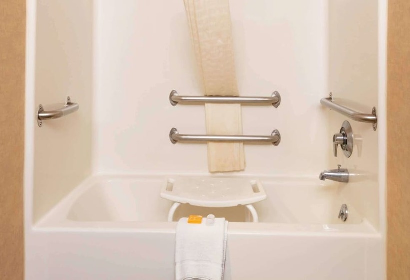 فندق La Quinta Inn By Wyndham Buffalo Airport