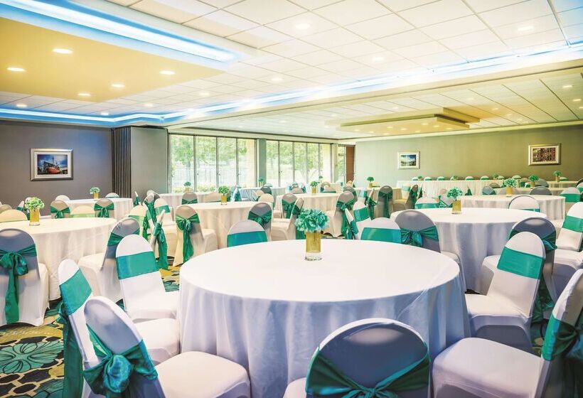 בית מלון כפרי La Quinta Inn & Suites By Wyndham Baltimore S. Glen Burnie