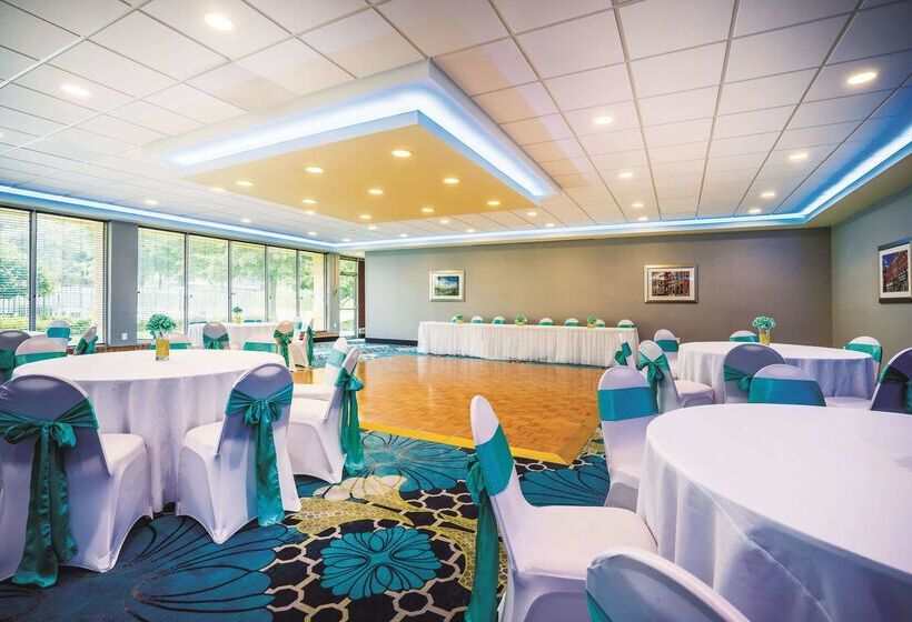 בית מלון כפרי La Quinta Inn & Suites By Wyndham Baltimore S. Glen Burnie