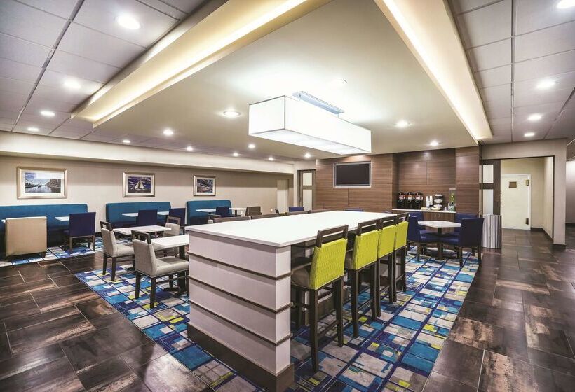 בית מלון כפרי La Quinta Inn & Suites By Wyndham Baltimore S. Glen Burnie