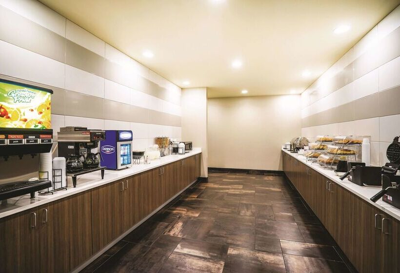 בית מלון כפרי La Quinta Inn & Suites By Wyndham Baltimore S. Glen Burnie