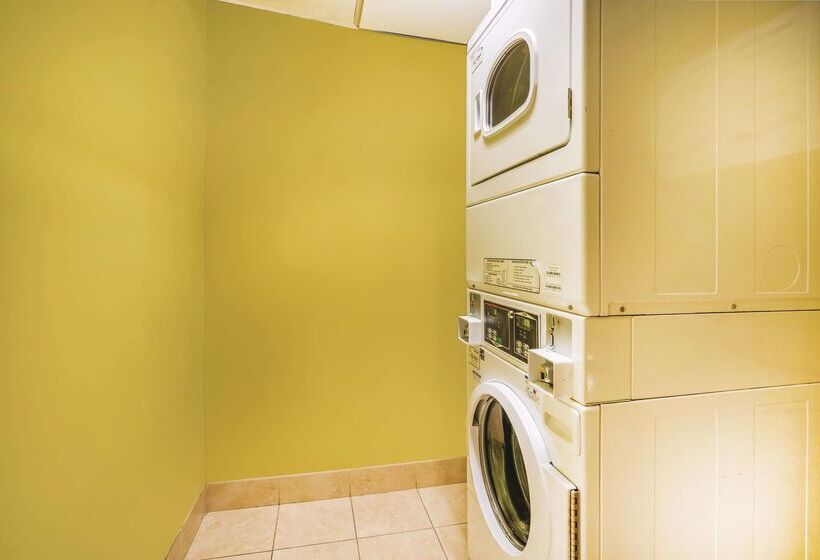 בית מלון כפרי La Quinta Inn & Suites By Wyndham Baltimore S. Glen Burnie