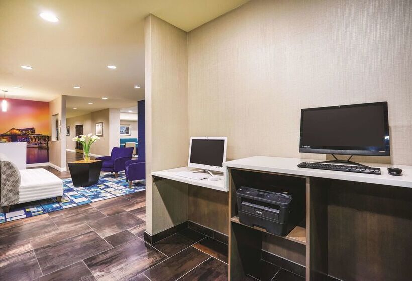 בית מלון כפרי La Quinta Inn & Suites By Wyndham Baltimore S. Glen Burnie