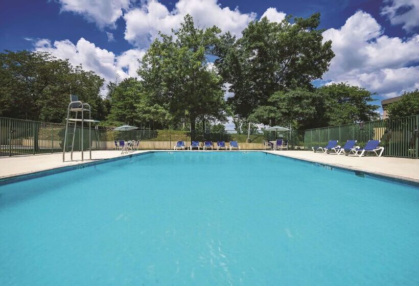 בית מלון כפרי La Quinta Inn & Suites By Wyndham Baltimore S. Glen Burnie