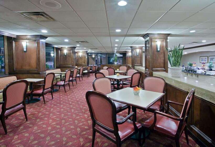 فندق La Quinta Inn & Suites By Wyndham Downtown Conference Center