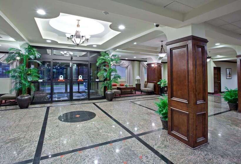 فندق La Quinta Inn & Suites By Wyndham Downtown Conference Center