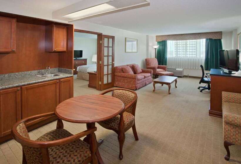 فندق La Quinta Inn & Suites By Wyndham Downtown Conference Center