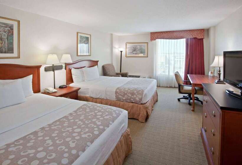 فندق La Quinta Inn & Suites By Wyndham Downtown Conference Center