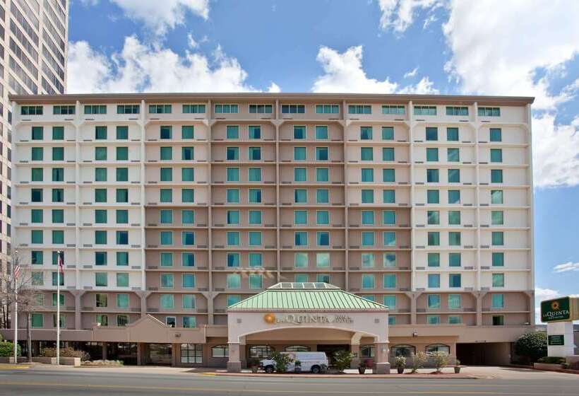 فندق La Quinta Inn & Suites By Wyndham Downtown Conference Center