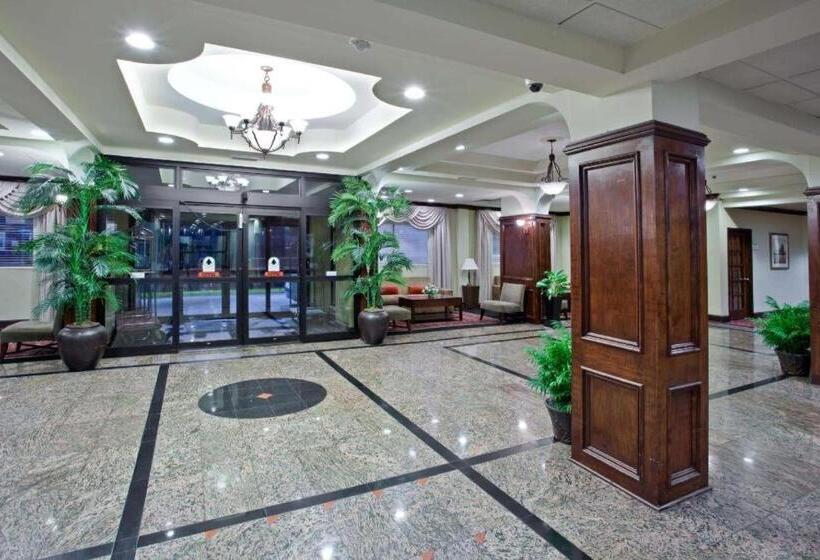 فندق La Quinta Inn & Suites By Wyndham Downtown Conference Center