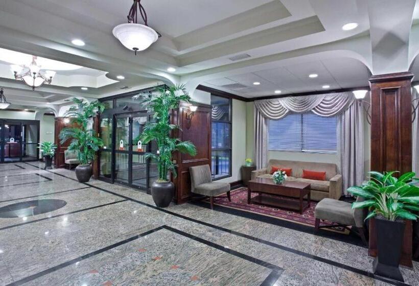 فندق La Quinta Inn & Suites By Wyndham Downtown Conference Center