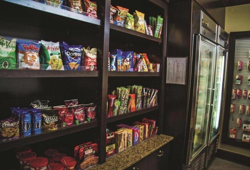 فندق La Quinta Inn & Suites By Wyndham Downtown Conference Center