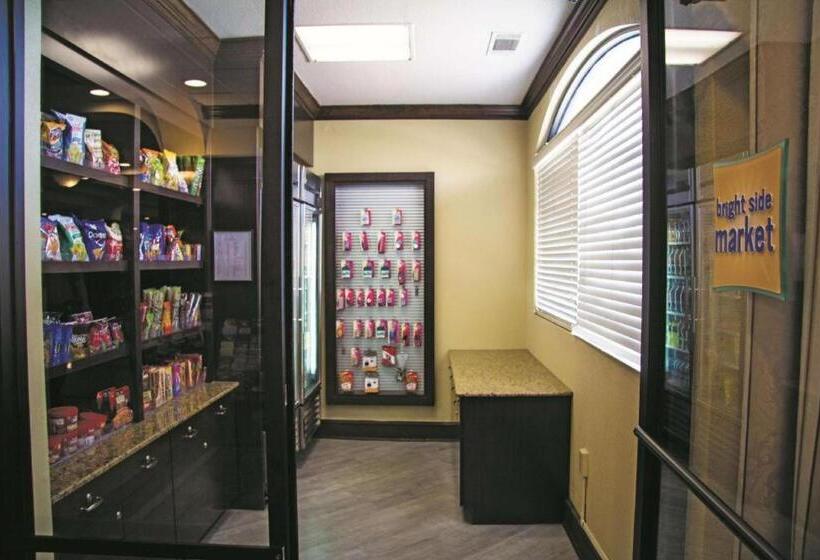 فندق La Quinta Inn & Suites By Wyndham Downtown Conference Center