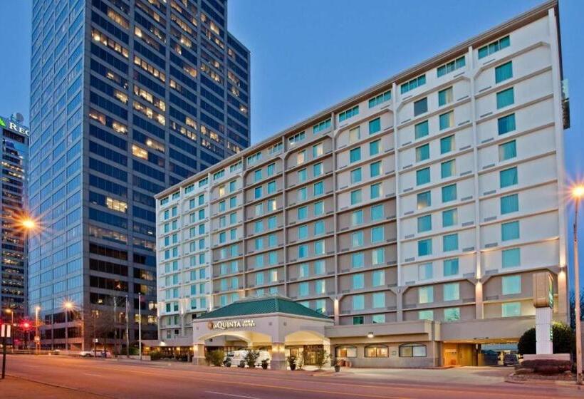 فندق La Quinta Inn & Suites By Wyndham Downtown Conference Center