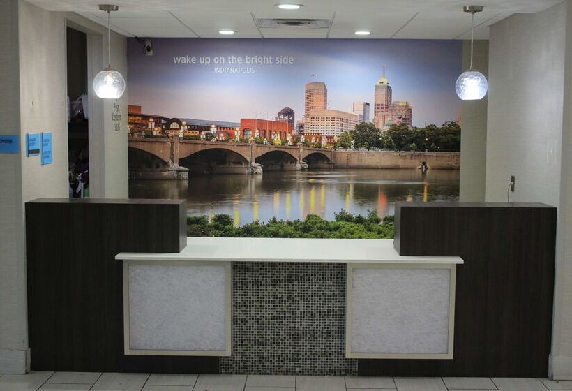 בית מלון כפרי La Quinta Inn & Suites By Wyndham Indianapolis Downtown