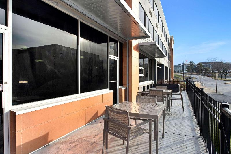 فندق La Quinta Inn & Suites By Wyndham Indianapolis Downtown