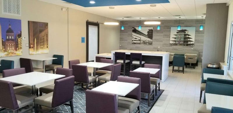 בית מלון כפרי La Quinta Inn & Suites By Wyndham Indianapolis Downtown