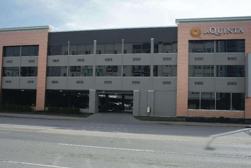 בית מלון כפרי La Quinta Inn & Suites By Wyndham Indianapolis Downtown