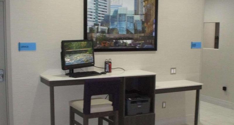 בית מלון כפרי La Quinta Inn & Suites By Wyndham Indianapolis Downtown