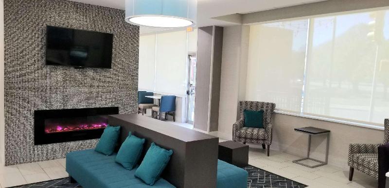 בית מלון כפרי La Quinta Inn & Suites By Wyndham Indianapolis Downtown