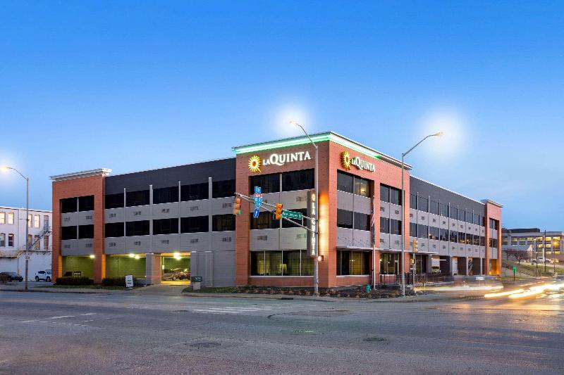 בית מלון כפרי La Quinta Inn & Suites By Wyndham Indianapolis Downtown