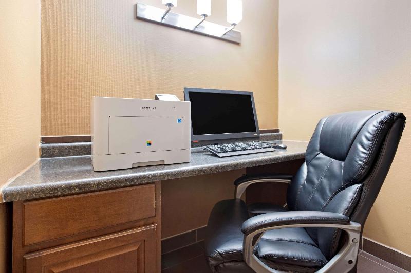 فندق La Quinta Inn & Suites By Wyndham Indianapolis Downtown