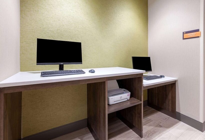 호텔 La Quinta Inn & Suites By Wyndham Middletown